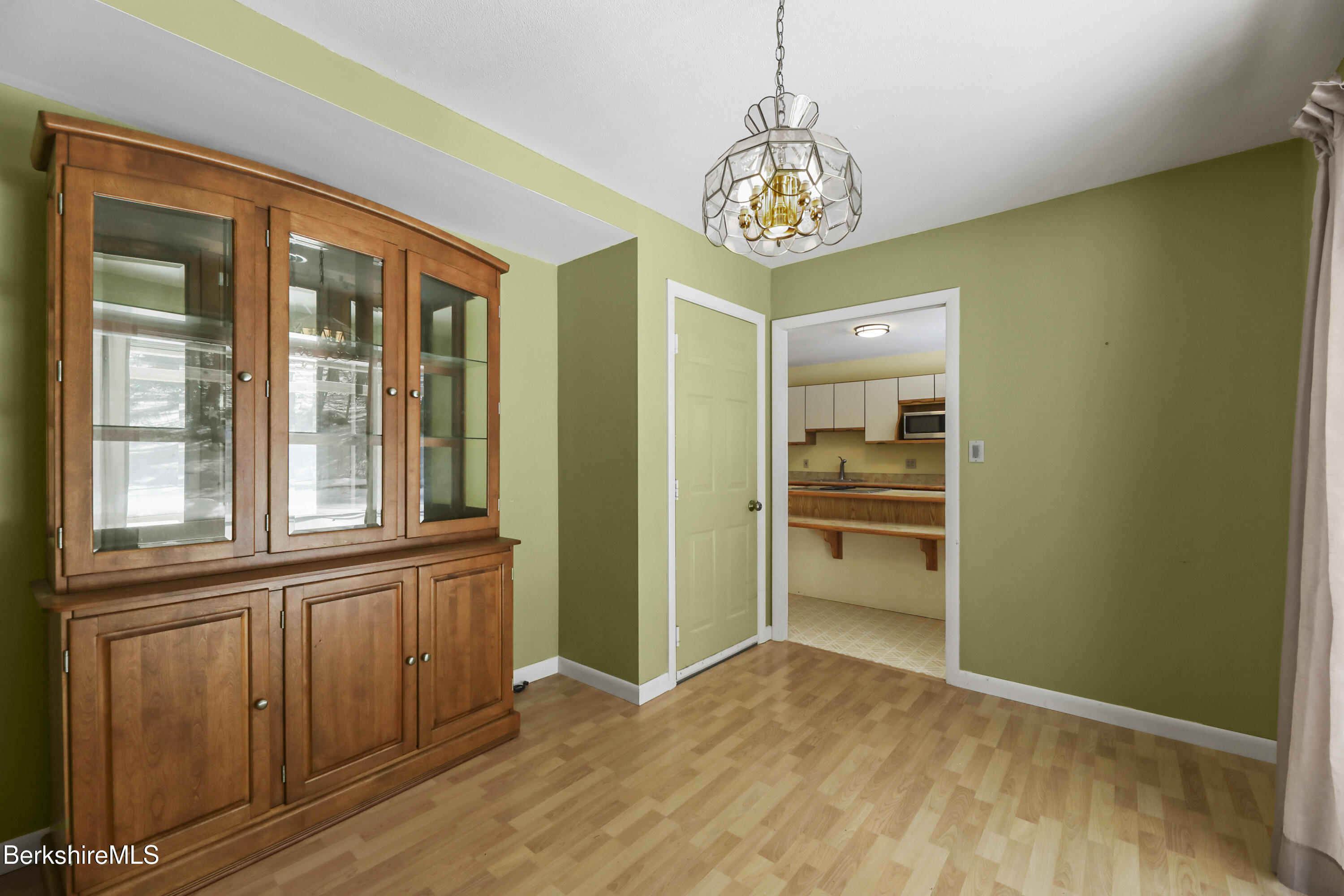 189 Partridge Road Pittsfield, MA 01201 - Photo 15 of 38 75 Dining Room