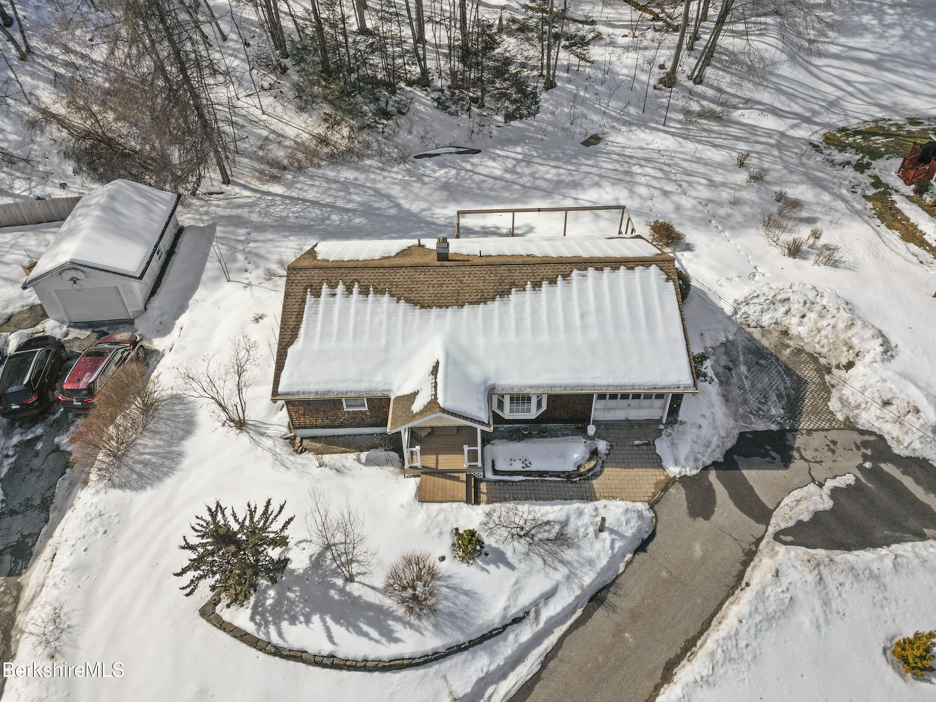 189 Partridge Road Pittsfield, MA 01201 - Photo 31 of 38 910 Aerial View