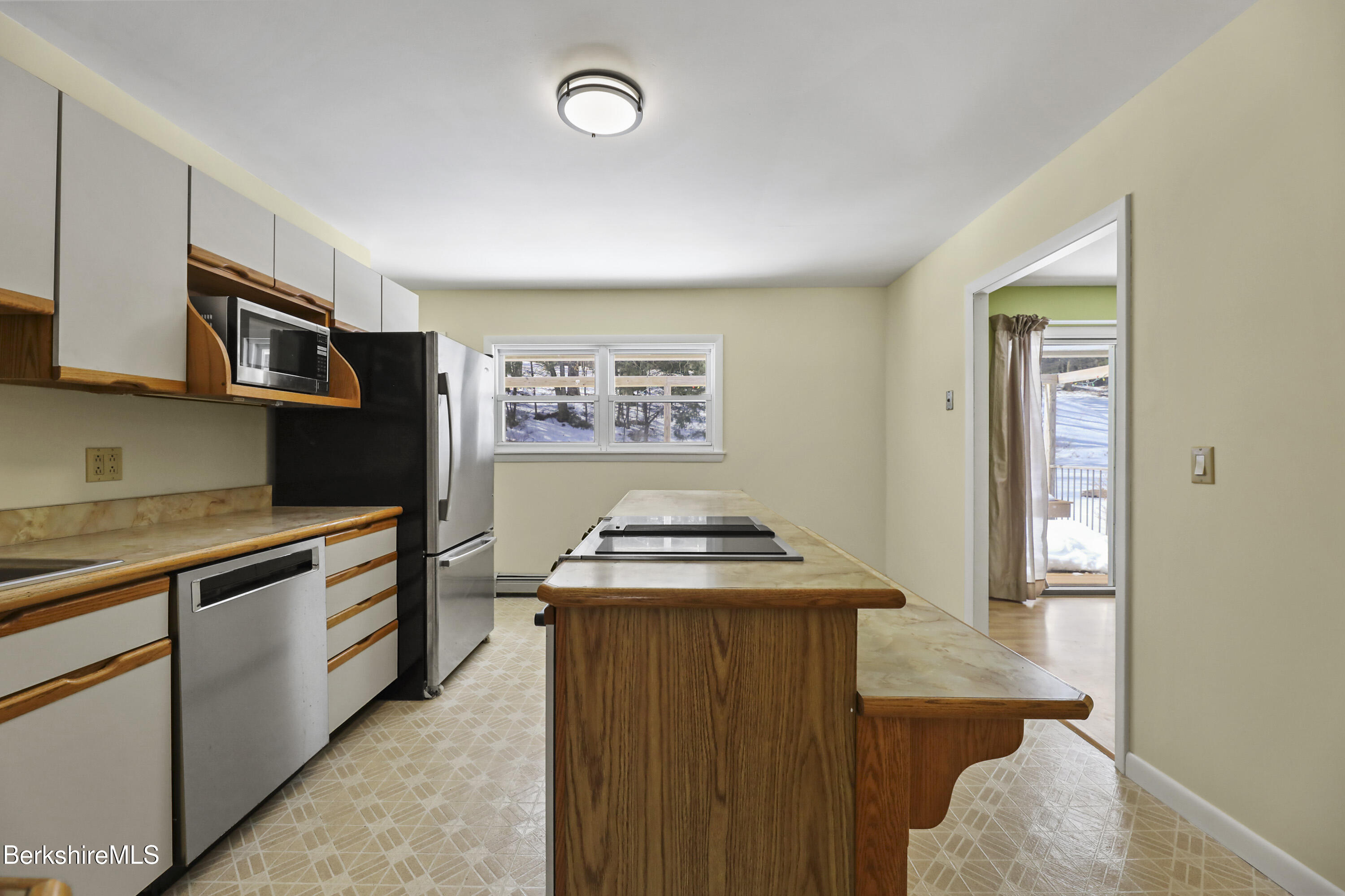 189 Partridge Road Pittsfield, MA 01201 - Photo 10 of 38 40 Kitchen