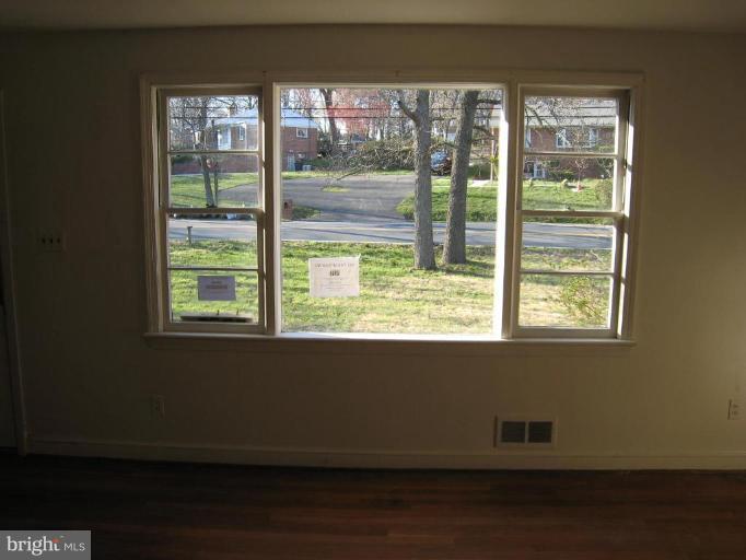 4901 Henderson Road Temple Hills, MD 20748 - Photo 4 of 15 Living Room #2