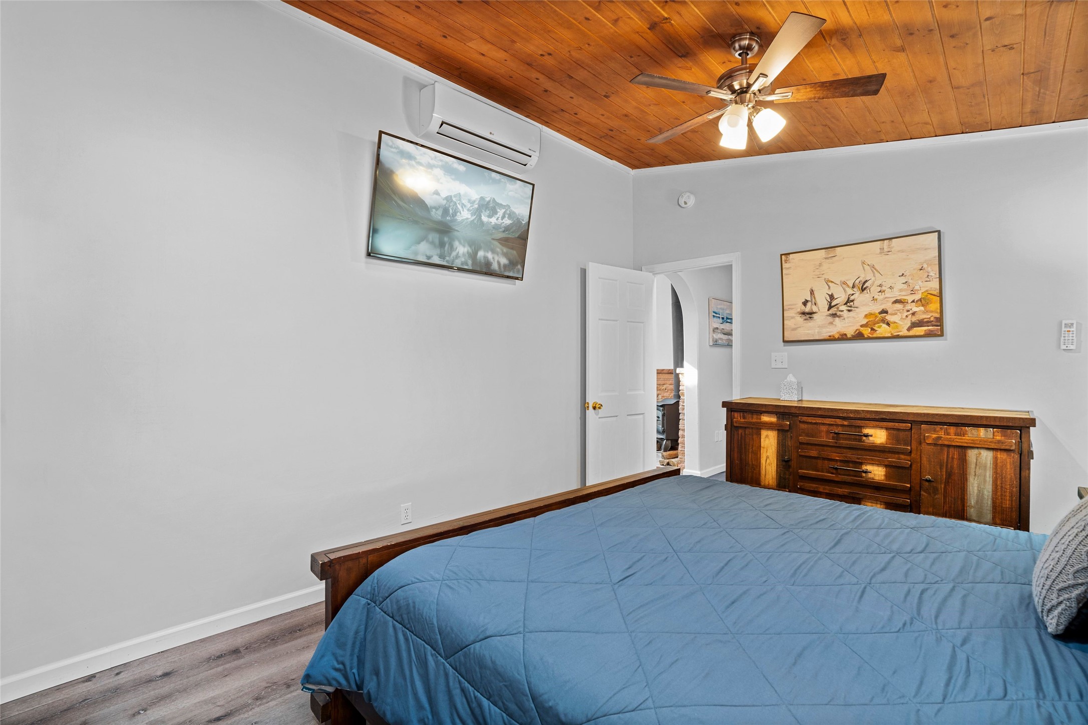 1661 Cerro Gordo Road, Unit E Santa Fe, NM 87501 - Photo 26 of 50 Casita Bedroom