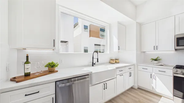 $2,600 | 2419 Harrington Street, Houston, TX 77026
