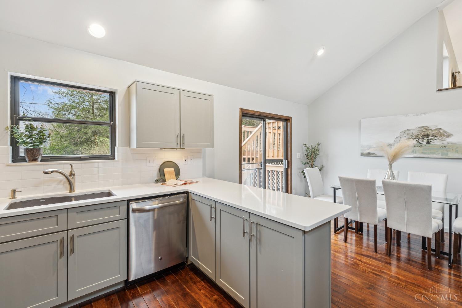 305 8 Mile Road Cincinnati, OH 45255 - Photo 5 of 32 Gallery Image 5