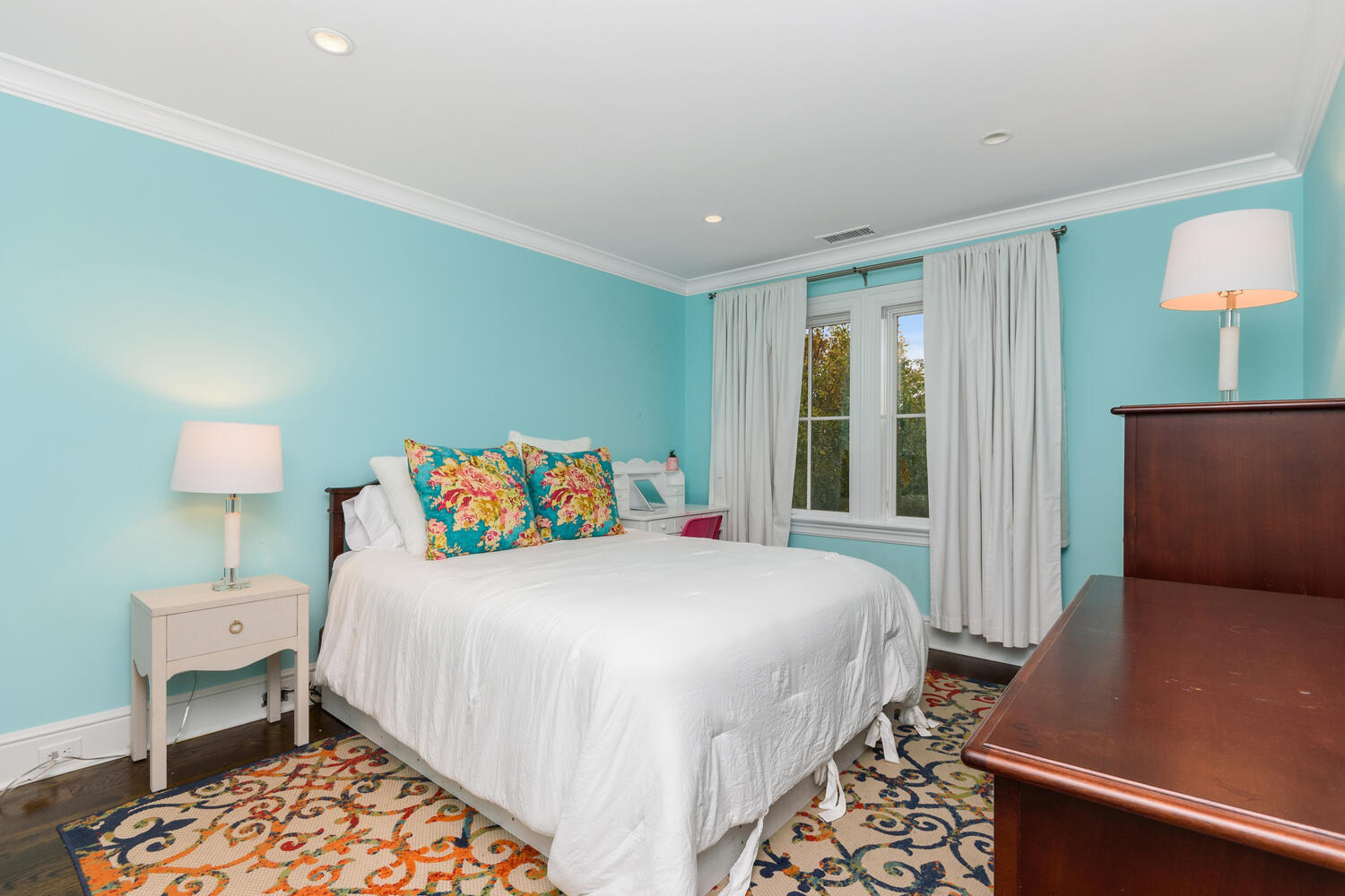 178 Middlesex Road Darien, CT 06820 - Photo 25 of 44 a bedroom with a bed and a lamp