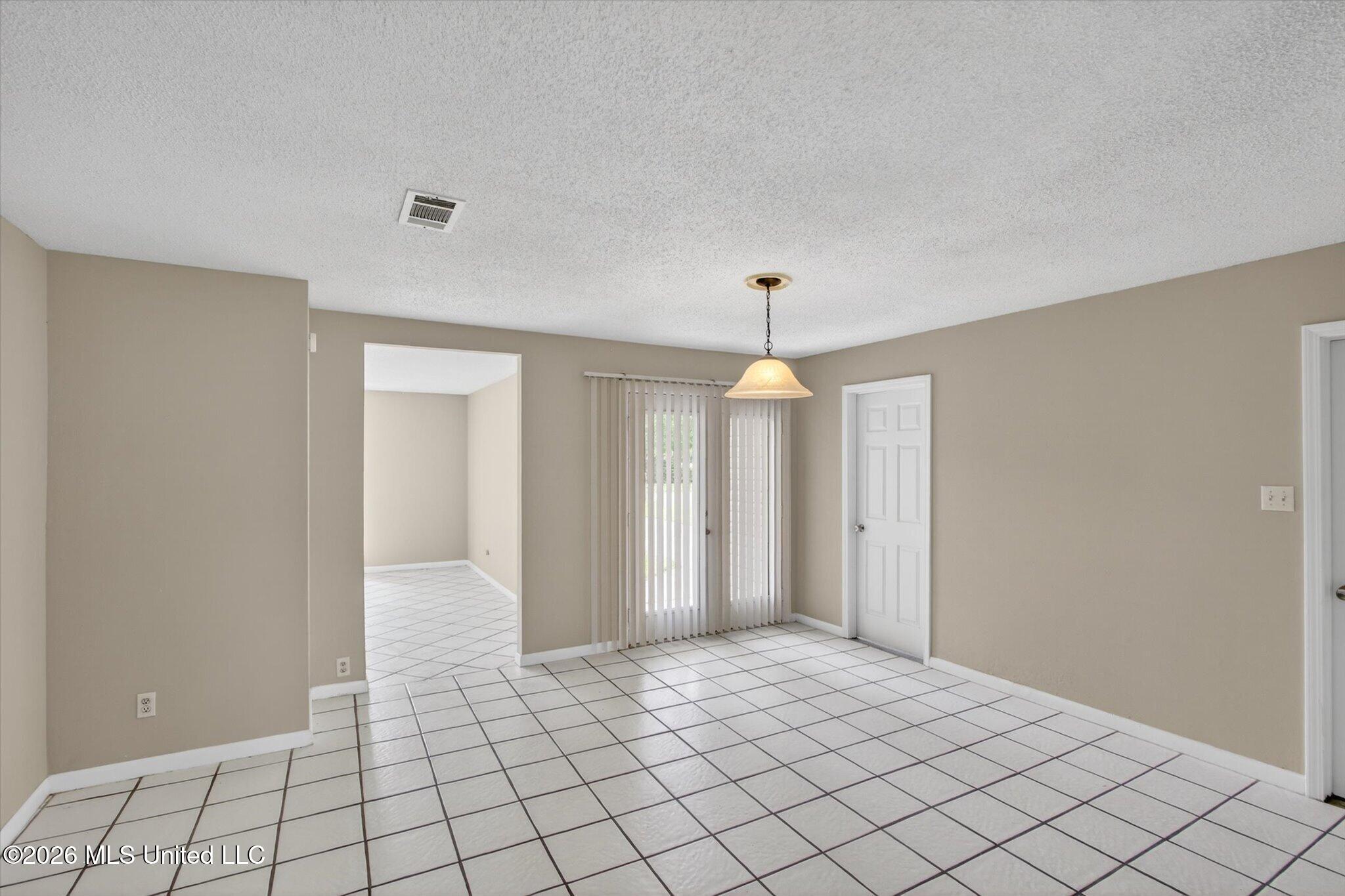 15304 Big Ridge Road Biloxi, MS 39532 - Photo 8 of 36 Dining room