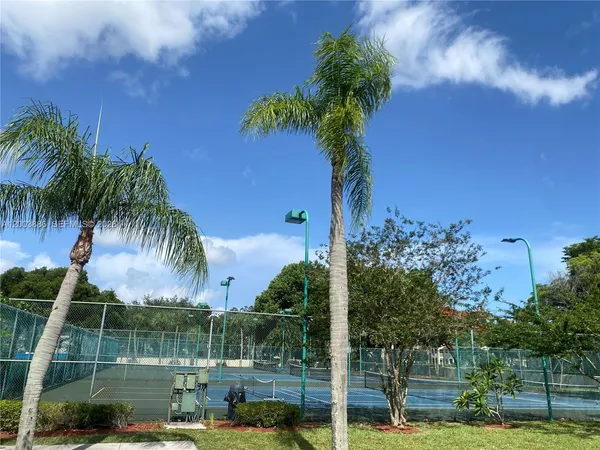 $2,100 | 514 Gardens Drive, Unit 101, Pompano Beach, FL 33069