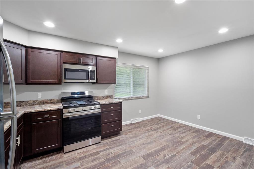 113 Roland Avenue Ballwin, MO 63021 - Photo 13 of 47