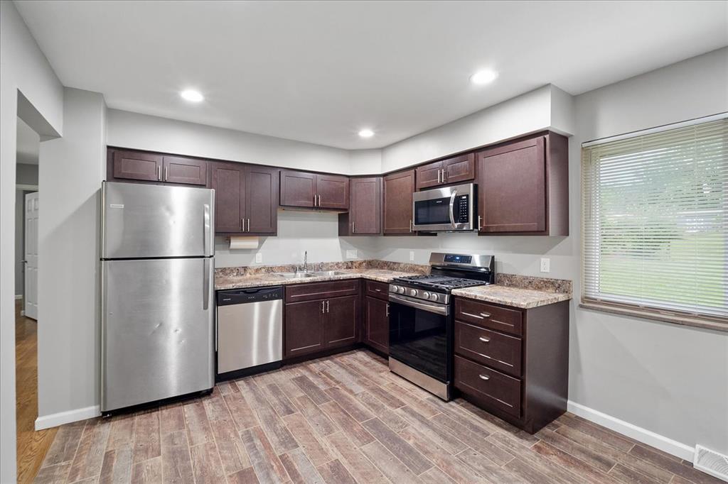 113 Roland Avenue Ballwin, MO 63021 - Photo 15 of 47