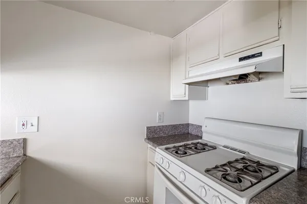 $3,300 | 2726 Menlo Avenue, Los Angeles, CA 90007