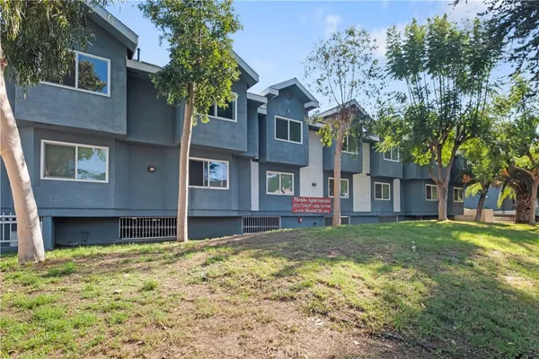 $3,300 | 2726 Menlo Avenue, Los Angeles, CA 90007