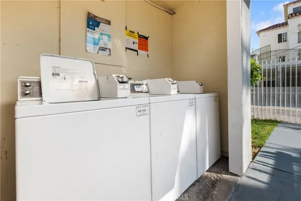 $3,300 | 2726 Menlo Avenue, Los Angeles, CA 90007