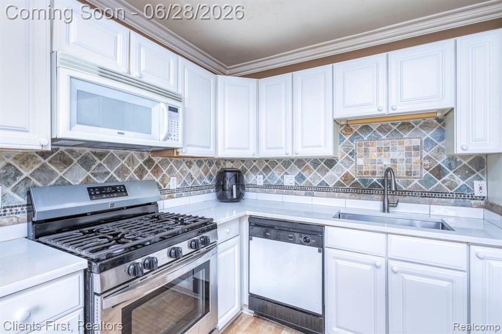 39478 Squire Road Novi, MI 48375 - Photo 12 of 24