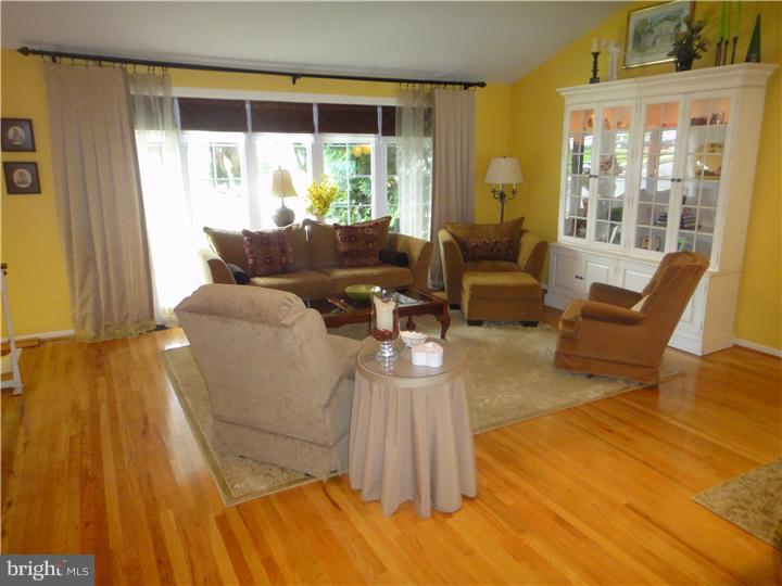 8872 Rising Sun Avenue Philadelphia, PA 19115 - Photo 3 of 25 Gallery Image 3