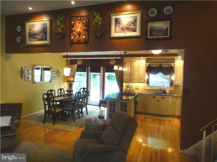 8872 Rising Sun Avenue Philadelphia, PA 19115 - Photo 5 of 25 Gallery Image 5