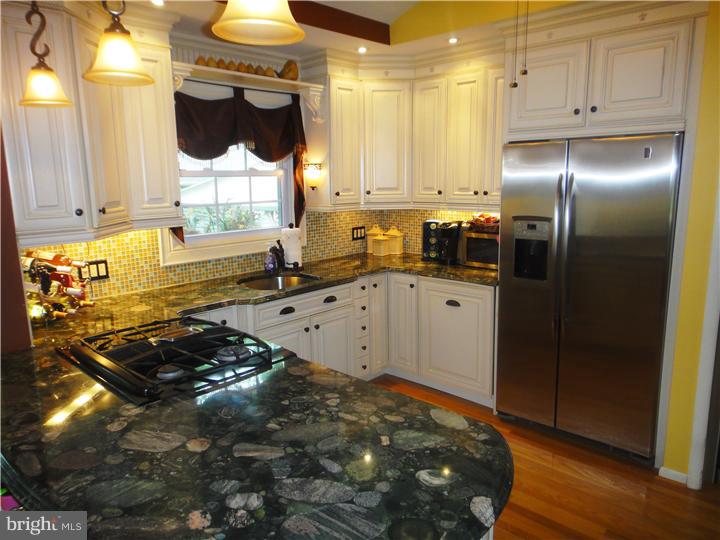 8872 Rising Sun Avenue Philadelphia, PA 19115 - Photo 7 of 25 Gallery Image 7
