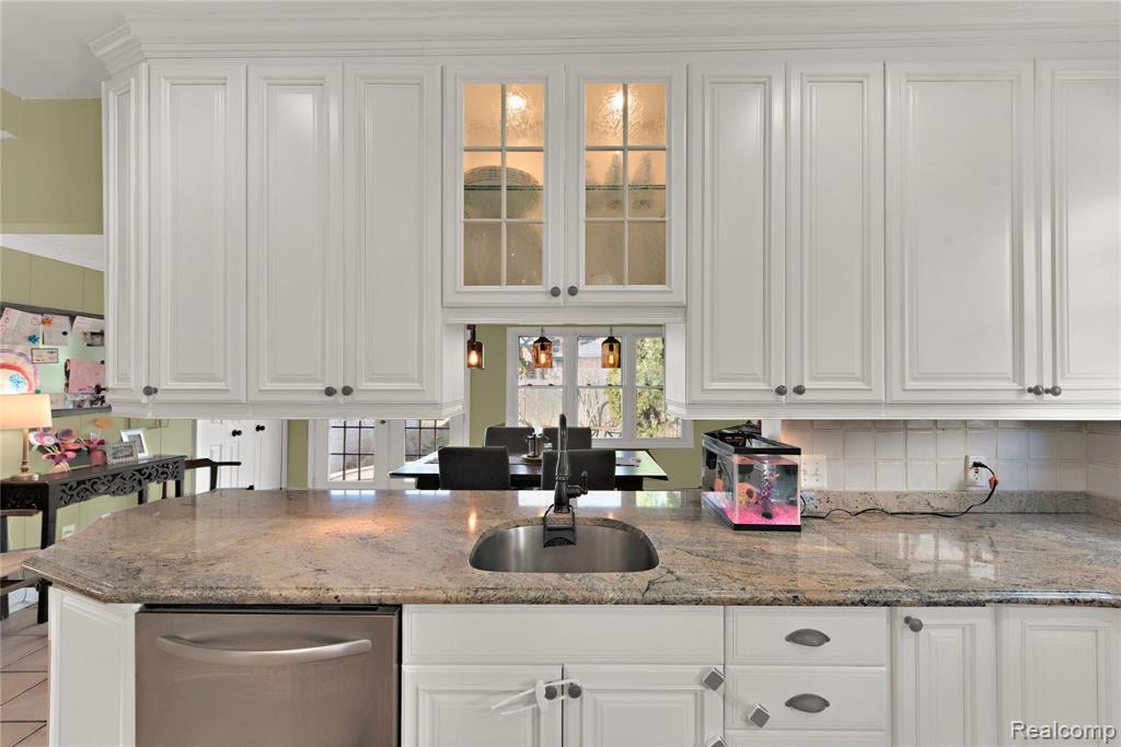 1317 Bishop Road Grosse Pointe Park, MI 48230 - Photo 14 of 42