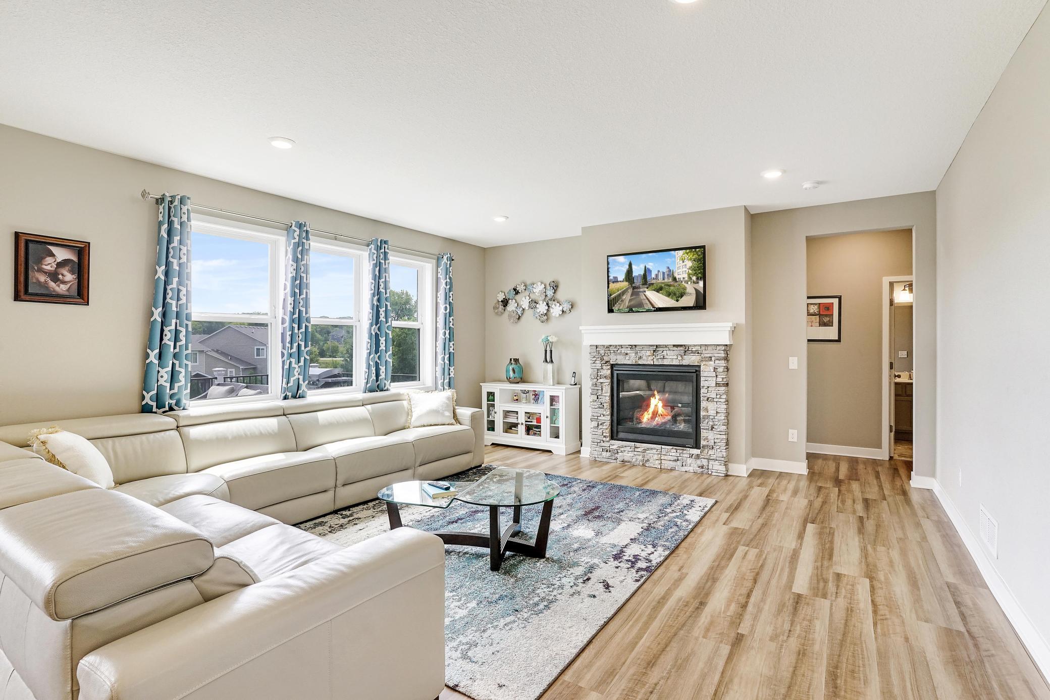 1980 Eagle Ridge Loop Shakopee, MN 55379 - Photo 3 of 43