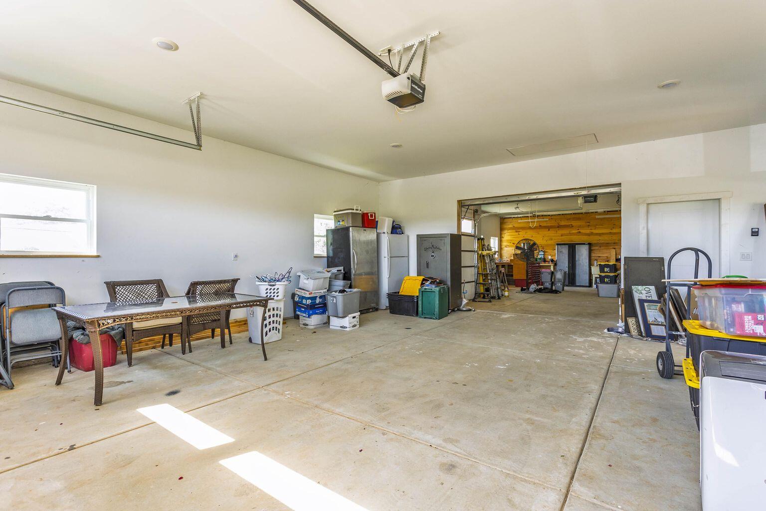 340 Melrose Place Dayton, TN 37321 - Photo 37 of 60 Garage