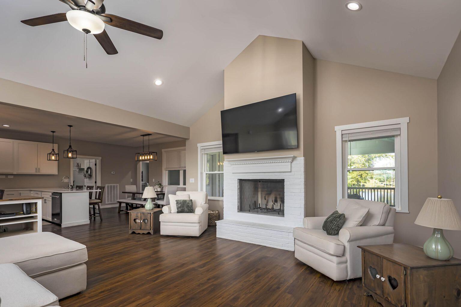 340 Melrose Place Dayton, TN 37321 - Photo 5 of 60 Living Room