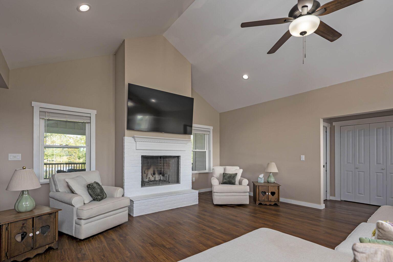 340 Melrose Place Dayton, TN 37321 - Photo 8 of 60 Living Room