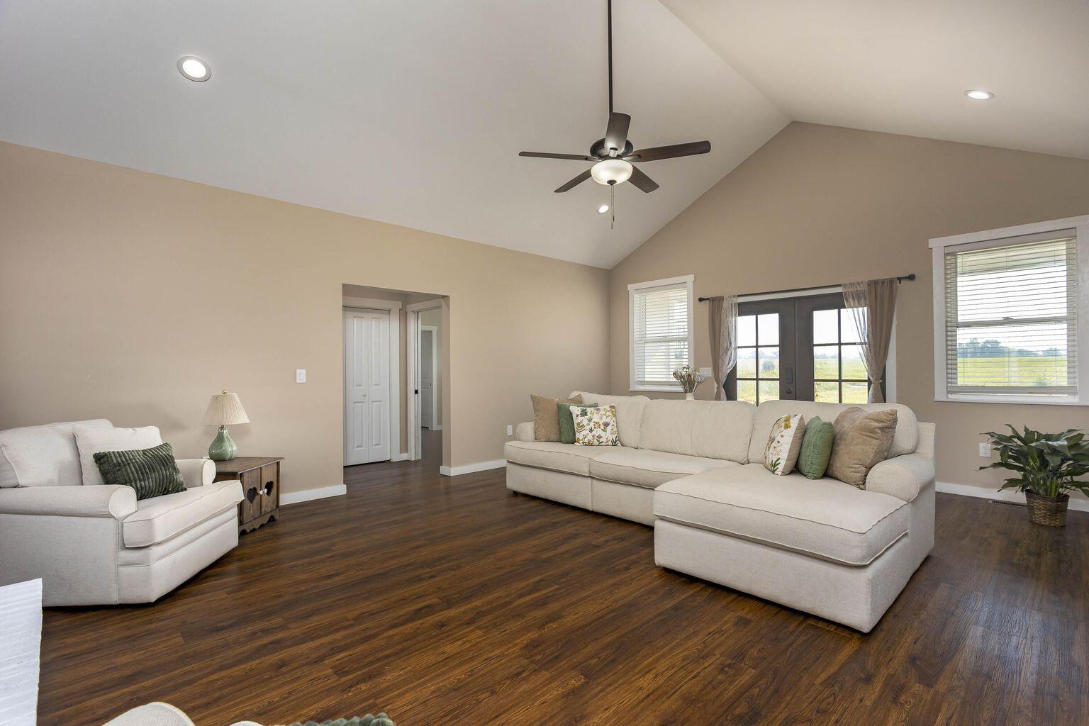340 Melrose Place Dayton, TN 37321 - Photo 10 of 60 Living Room