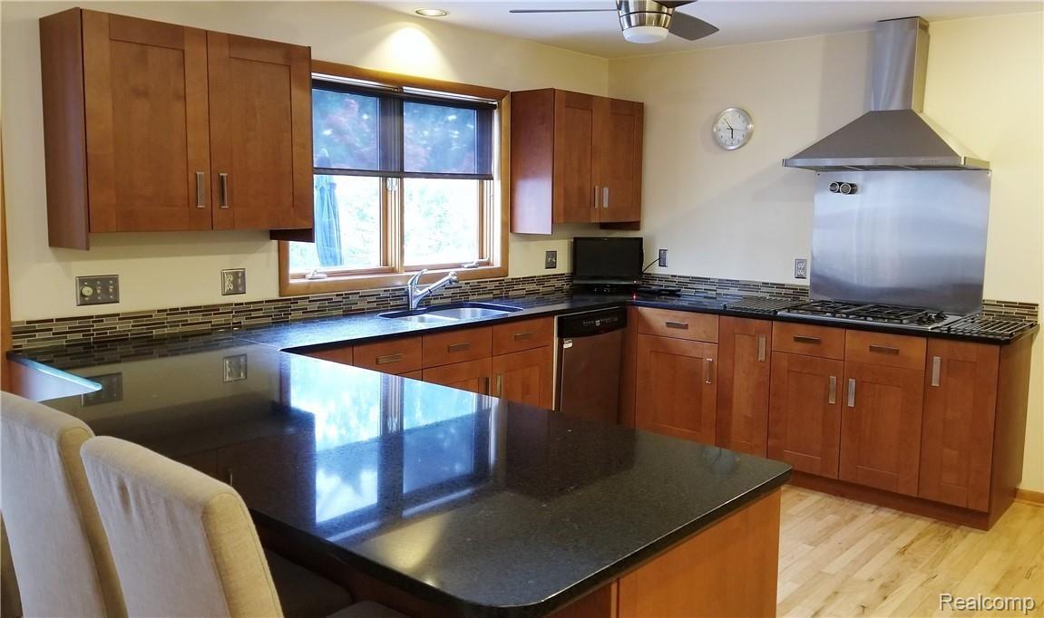 3379 Edmunton Drive Rochester, MI 48306 - Photo 19 of 49 20180914_175240.jpg