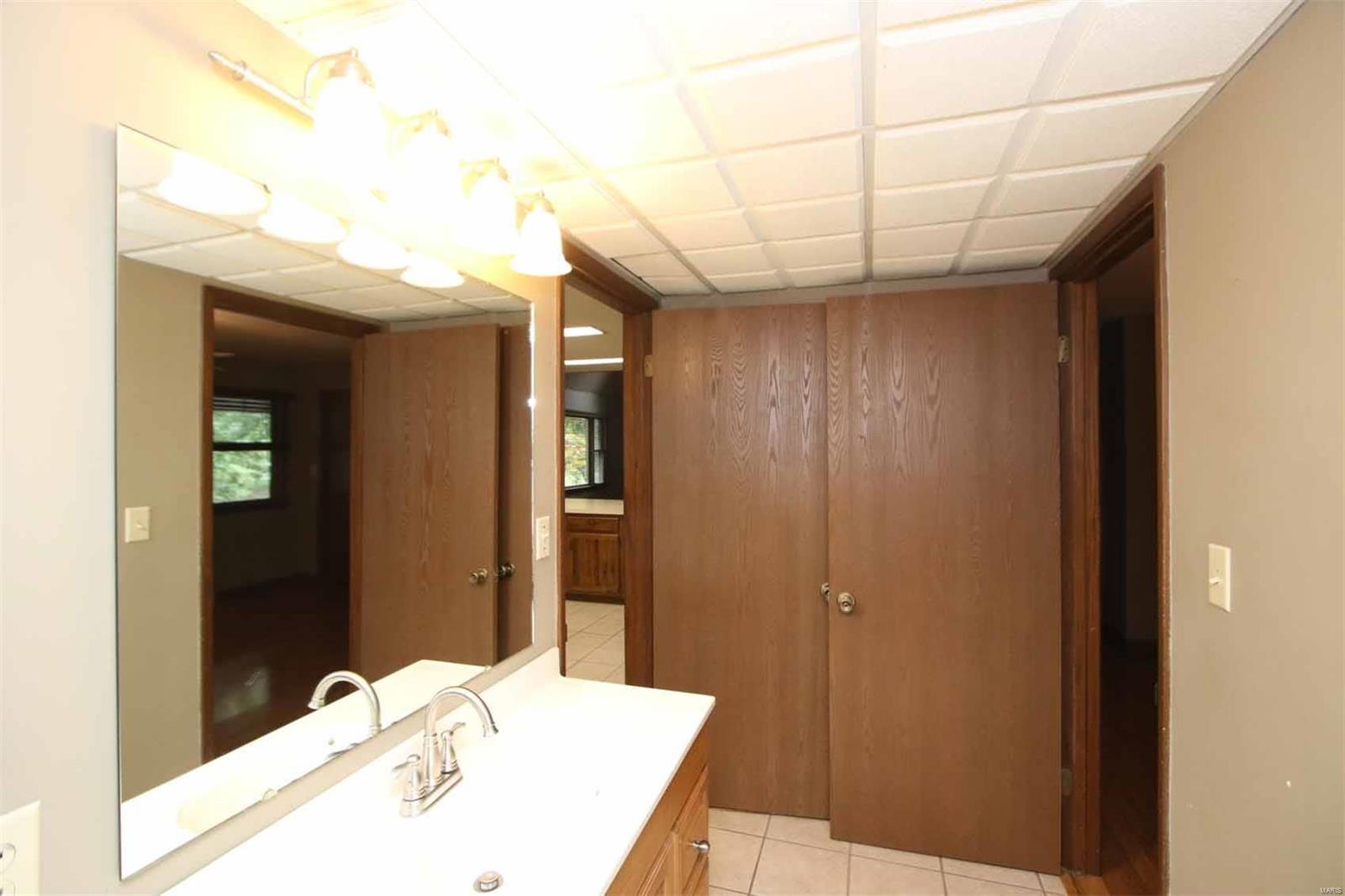 12827 Landolt Road Highland, IL 62249 - Photo 16 of 53