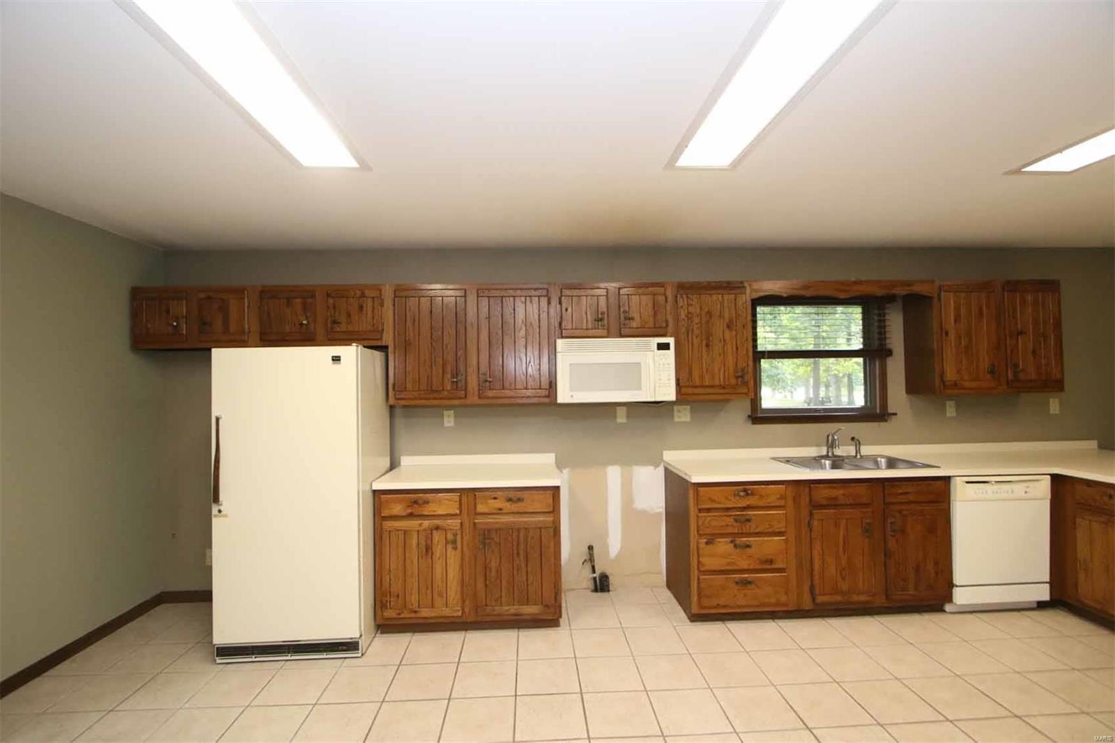 12827 Landolt Road Highland, IL 62249 - Photo 8 of 53