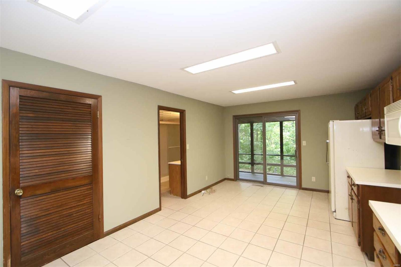 12827 Landolt Road Highland, IL 62249 - Photo 10 of 53