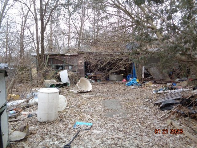 2190 North Everett Road Mount Morris, IL 61054 - Photo 4 of 10 a view of a backyard with table and chairs and potted plants