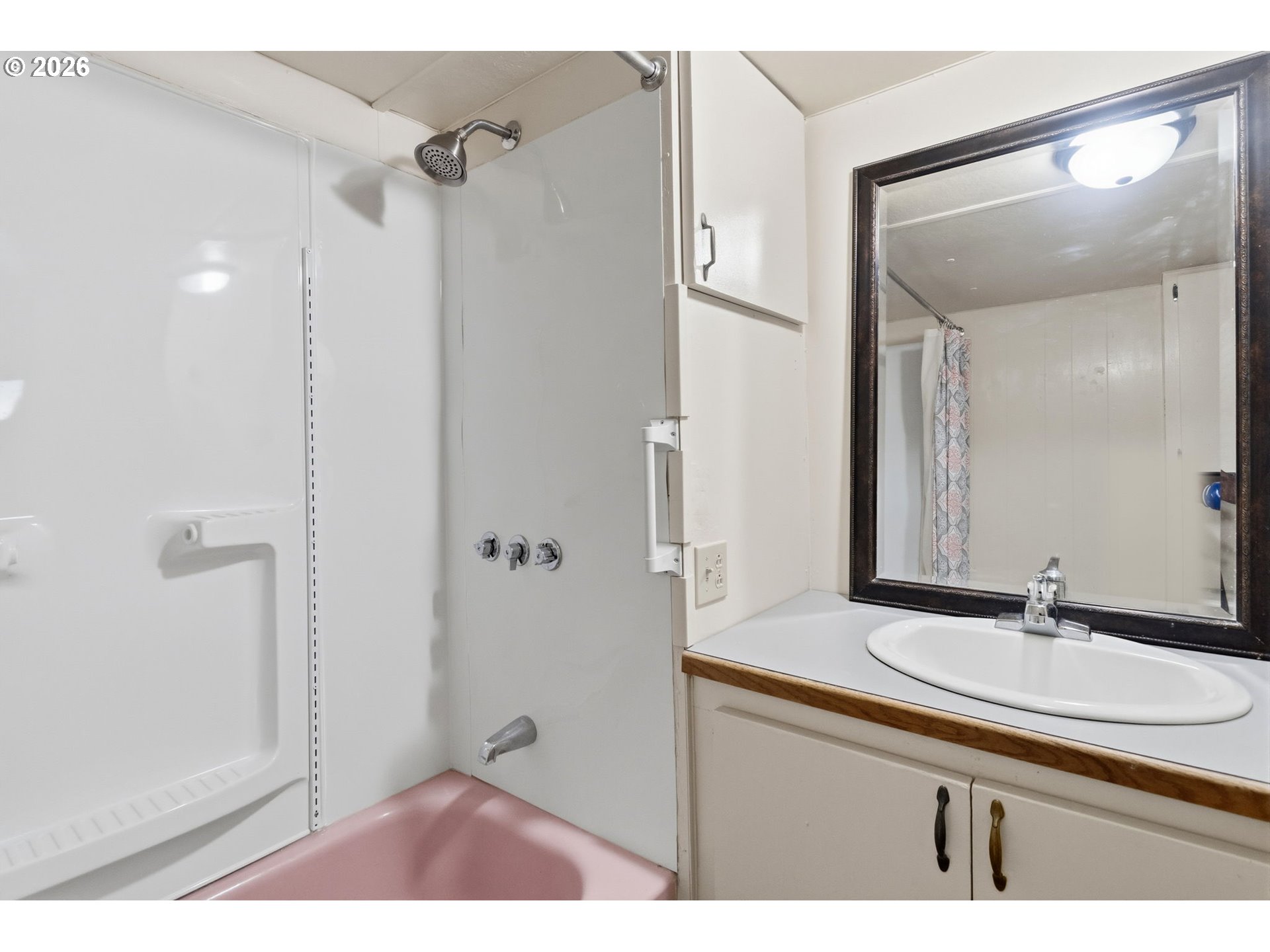 205 South 54th Street, Unit 10 Springfield, OR 97478 - Photo 14 of 42 Bathroom