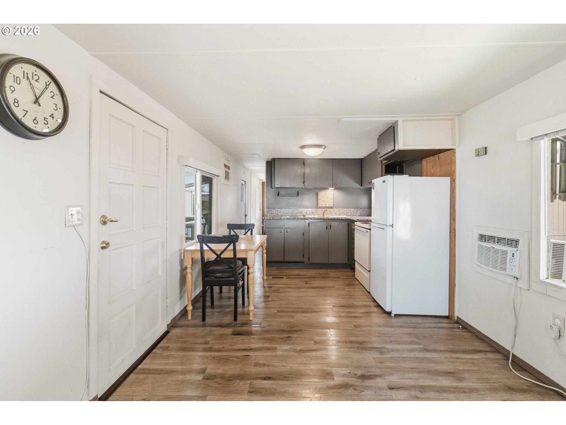 205 South 54th Street, Unit 10 Springfield, OR 97478 - Photo 4 of 42 Entrance/Foyer