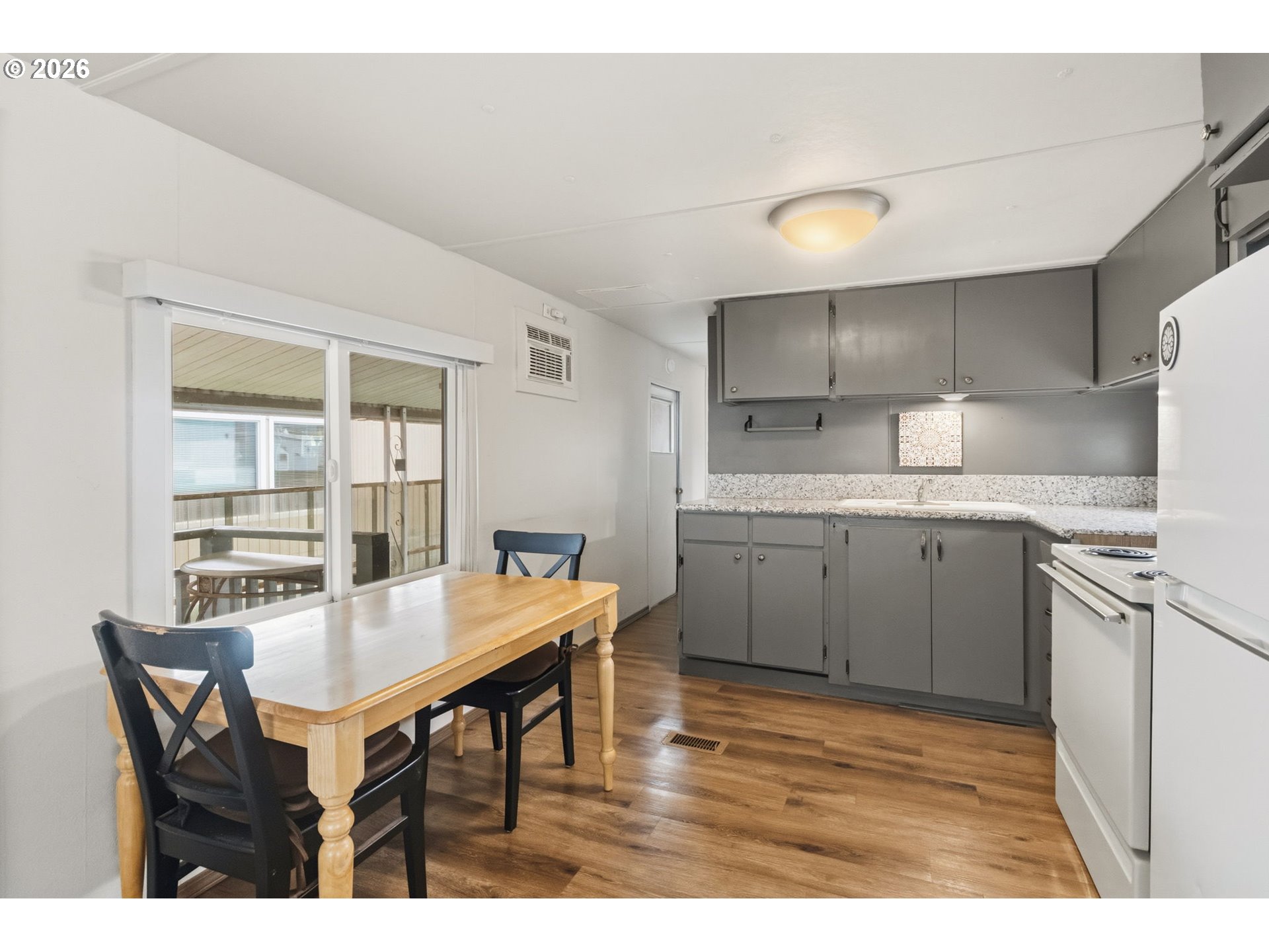 205 South 54th Street, Unit 10 Springfield, OR 97478 - Photo 5 of 42 Kitchen/Dining Room