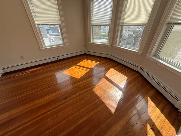 $1,700 | 39 Newhall Street, Unit 18, Lynn, MA 01902