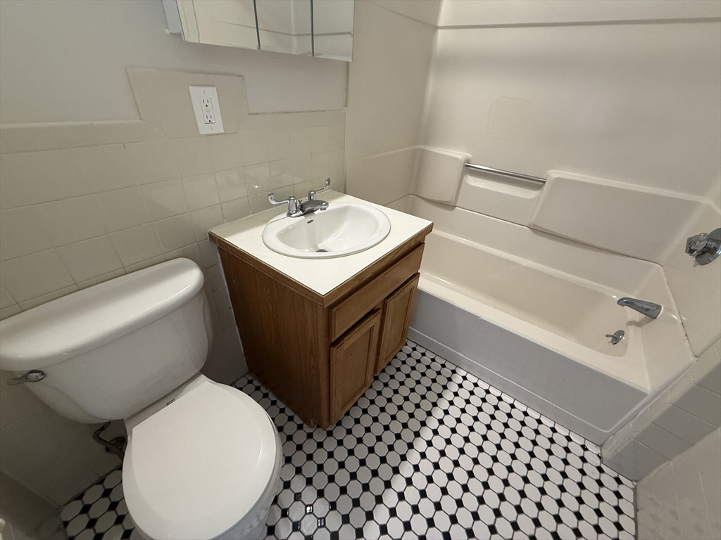 39 Newhall Street, Unit 18 Lynn, MA 01902 - Photo 4 of 5