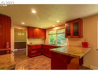 840 65th Street Springfield, OR 97478 - Photo 4 of 9