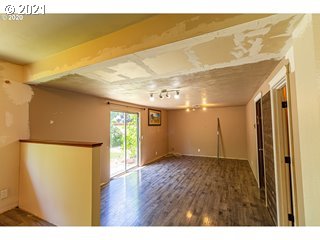 840 65th Street Springfield, OR 97478 - Photo 5 of 9