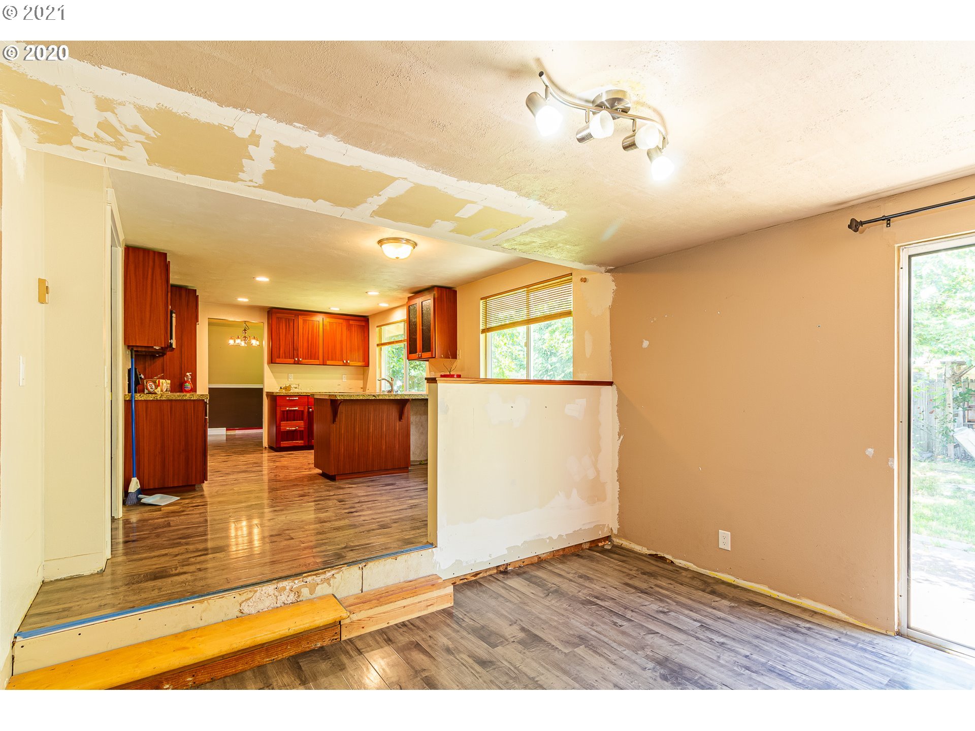 840 65th Street Springfield, OR 97478 - Photo 6 of 9