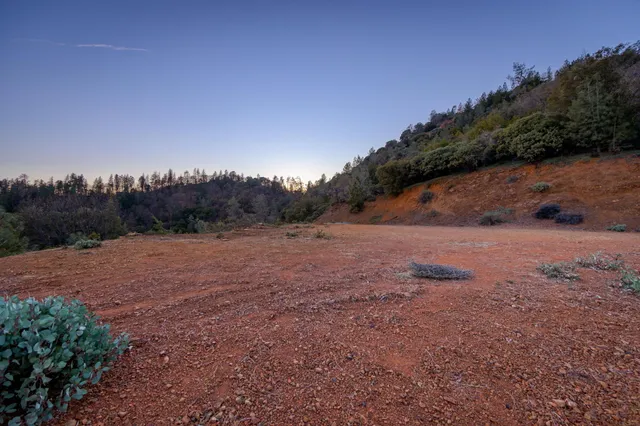 a view of a pathway with a big yard