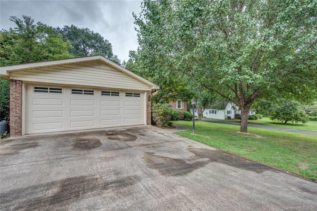 627 Spring Street Southwest Concord, NC 28025 - Photo 4 of 32 Gallery Image 4