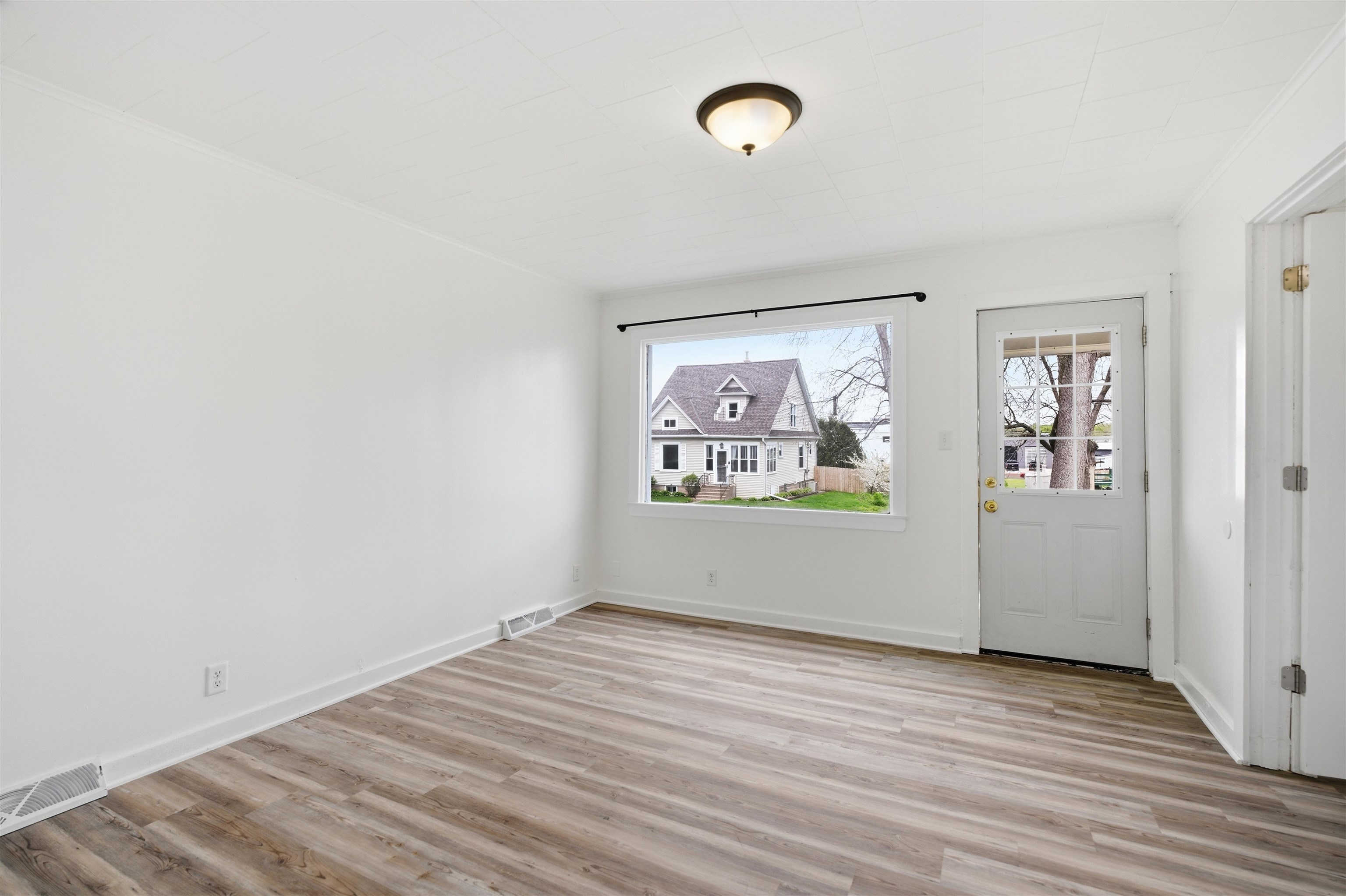 406 West Spring Street New London, WI 54961 - Photo 4 of 21