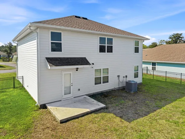 $2,700 | 25 Riverwalk Crossing, Freeport, FL 32439