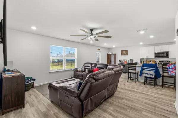 $2,700 | 25 Riverwalk Crossing, Freeport, FL 32439