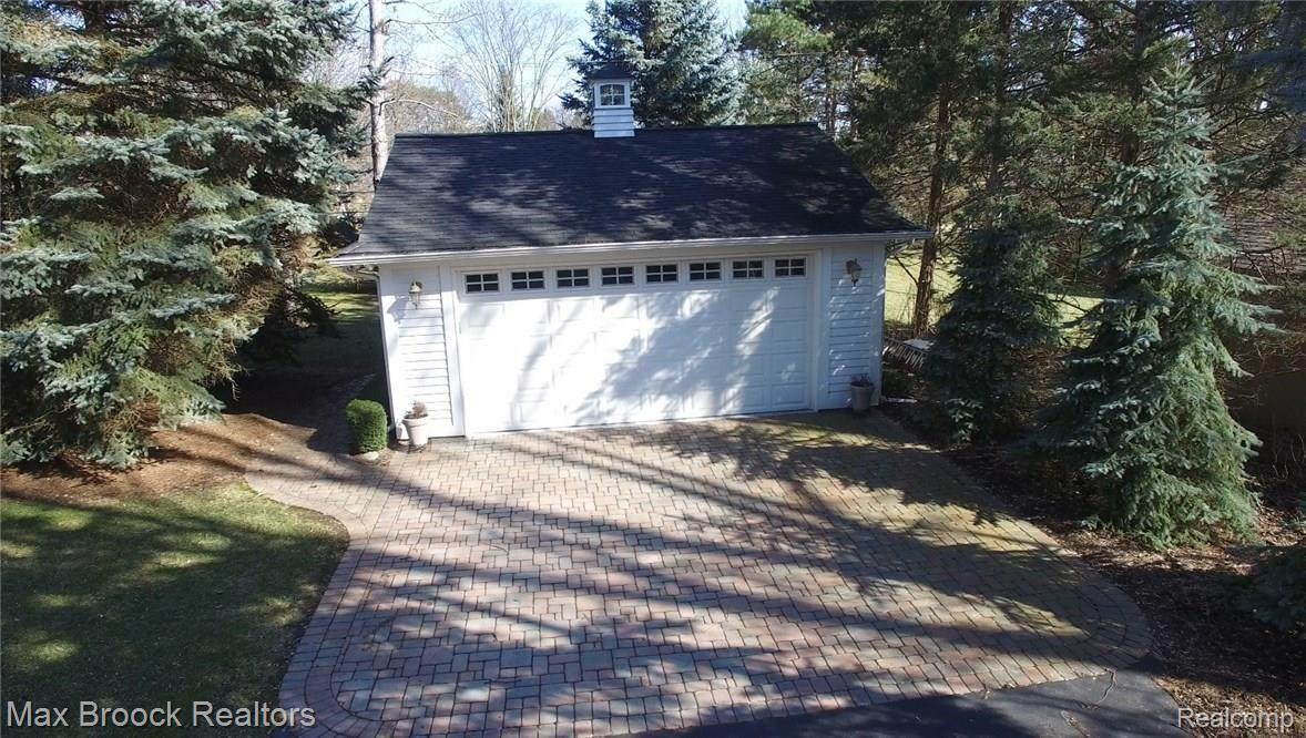 1056 Walnut Grove Rochester, MI 48306 - Photo 36 of 42 Photos by Wes Brooks 1056 Walnut Grove (23).jpg
