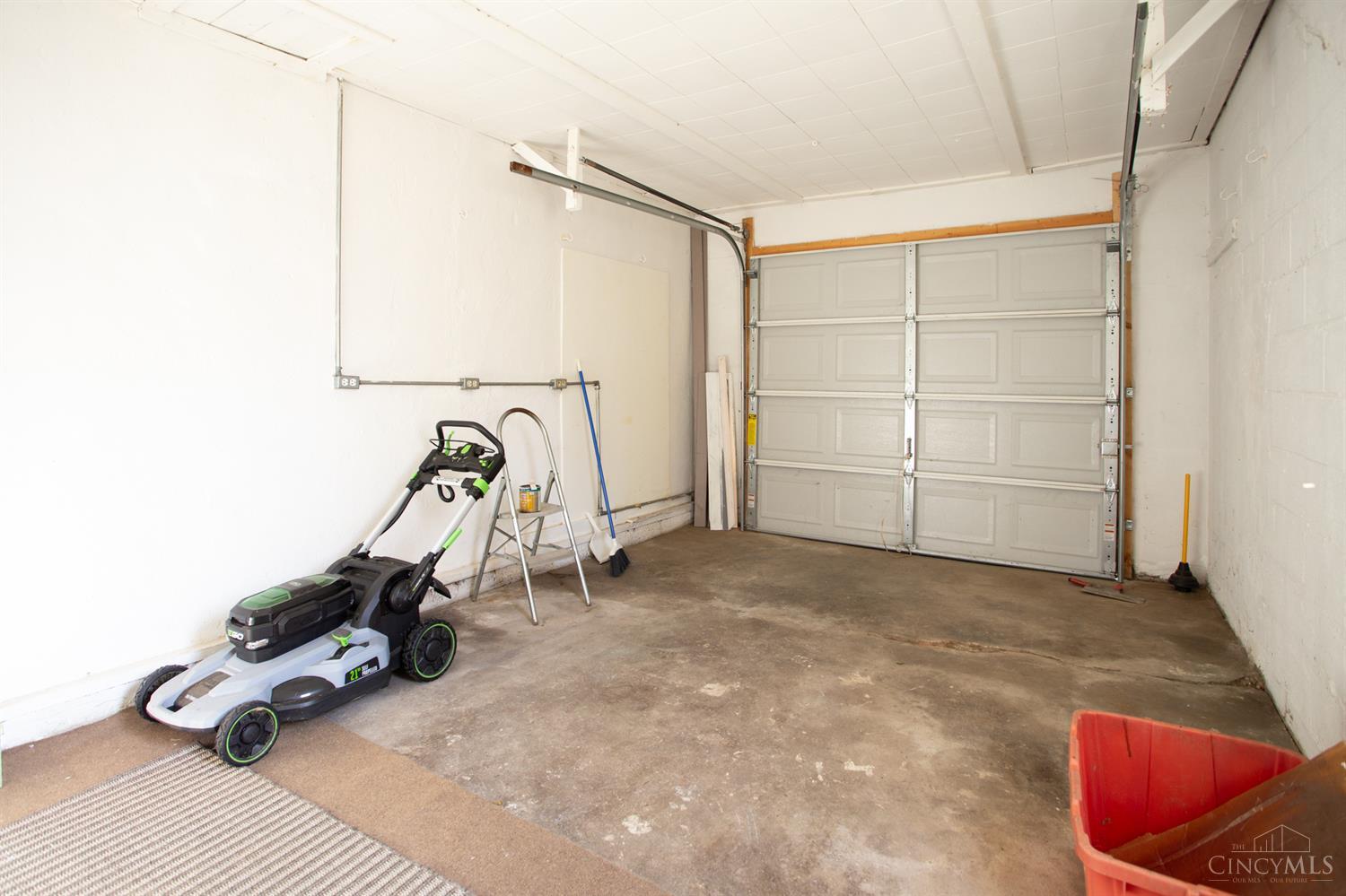 862 Locust Corner Road Cincinnati, OH 45245 - Photo 25 of 27 Gallery Image 25