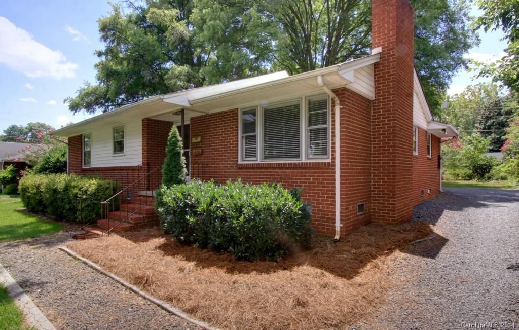 538 Scaleybark Road Charlotte, NC 28209 - Photo 2 of 20 a front view of a house with garden