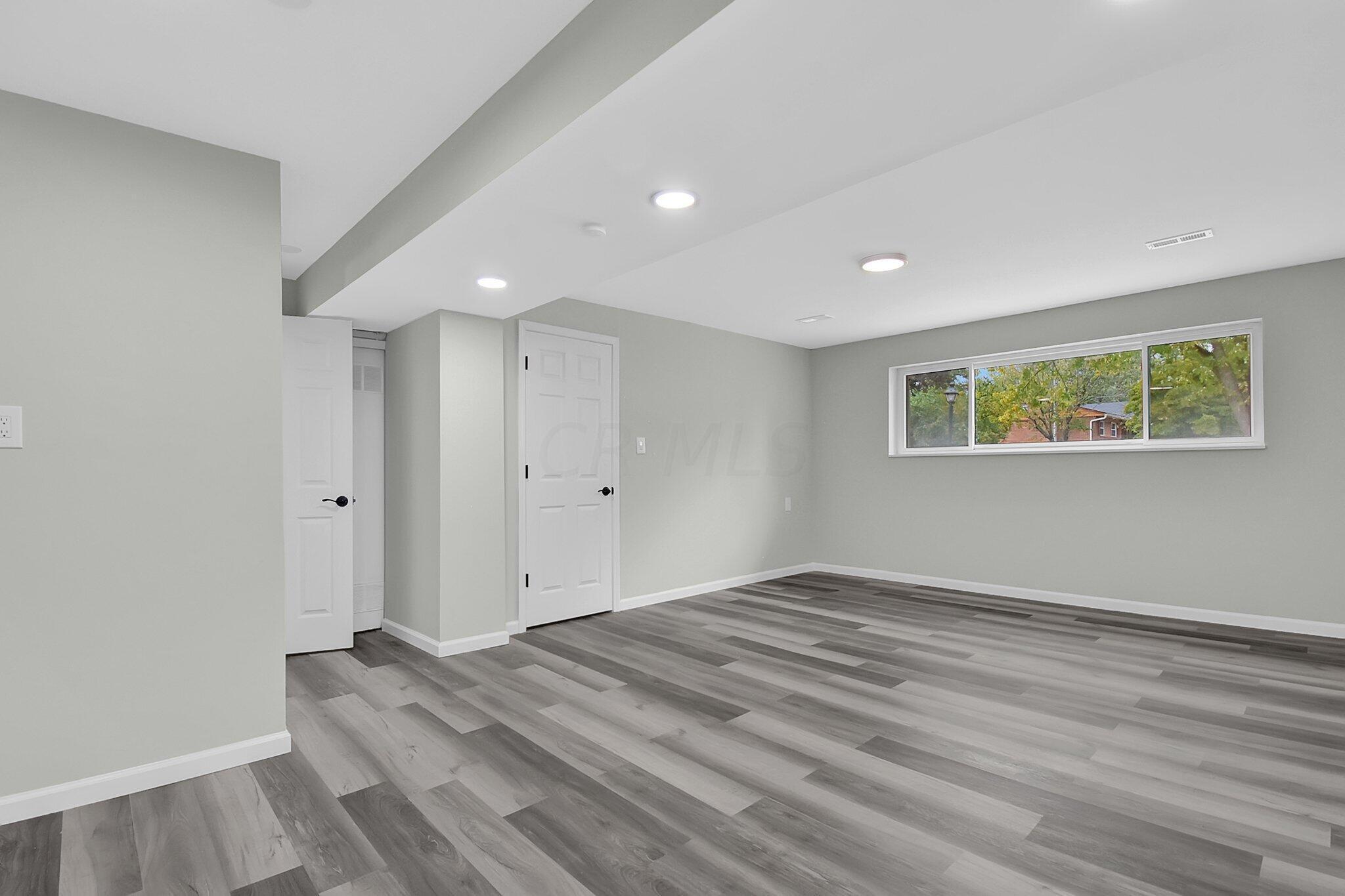 5566 Roche Drive Columbus, OH 43229 - Photo 15 of 29 lowe level with full bathroom
