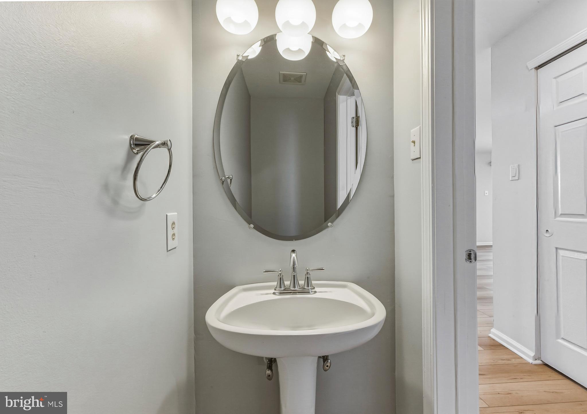 5210 Riverfront Drive Palmyra, NJ 08065 - Photo 15 of 37 Powder room