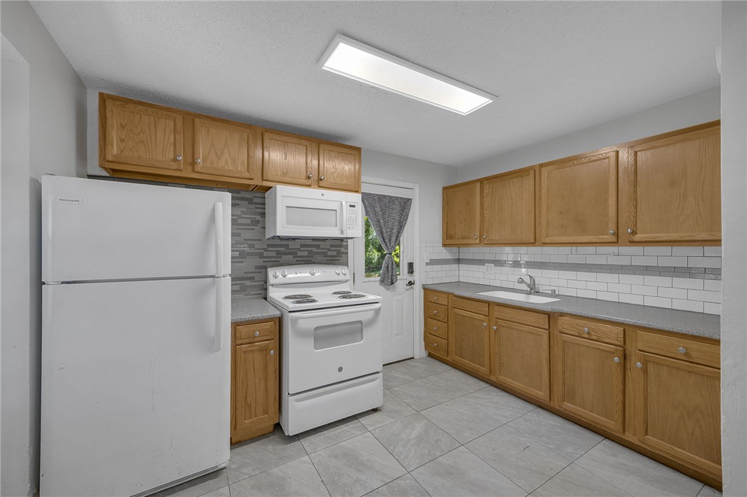 1616 Meadow Brook Circle Anderson, SC 29624 - Photo 8 of 24 This spacious kitchen offers ample cabinet and counter space for culinary pursuits.