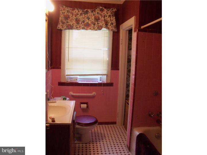 5442 Gainor Road Philadelphia, PA 19131 - Photo 12 of 14 Bathroom